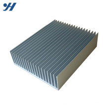 Usine d&#39;alimentation haute résistance CNC usinage en aluminium anodisé radiateur plat